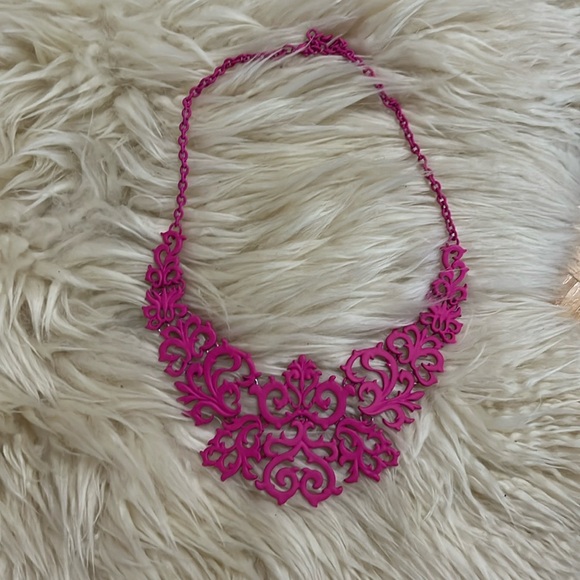 Statement necklace available in three colours - Picture 2 of 3